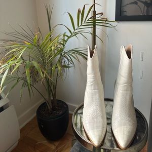 White croc print heeled cowboy boots size 9